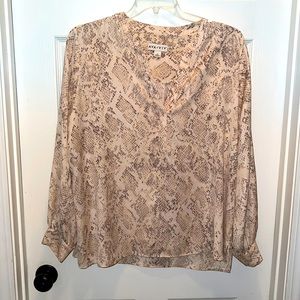 Ava & Viv Snake Print V Neck Blouse, 1X - excellent condition!